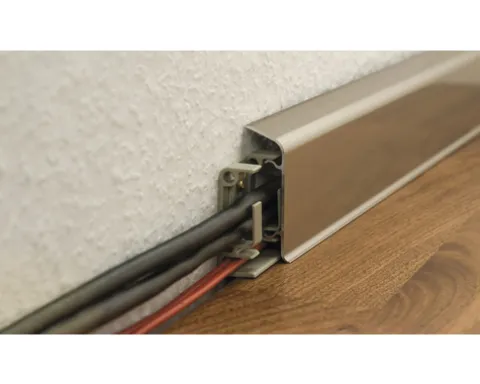 Alu-Clip-Sockelleiste silber mit Kabelführung inkl. 6 Clips 60 mm, Länge: 250 cm