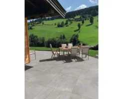 Feinsteinzeug Terrassenplatte Alpen Grigio rektifizierte Kante 80 cm x 80 cm x 2 cm