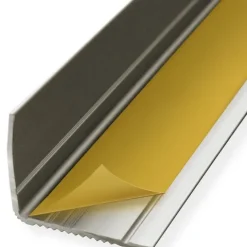 FLOORDIREKT Stufenkantenprofil Integral - Dekorativer Treppenkantenschutz - L-Form & Selbstklebend - Champagner - 90 x 3 x 2 cm