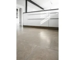 Kalkstein Bodenfliese Tripoli 59,8 x 39,8 x 1,2 cm Oberfläche und Kanten getrommelt