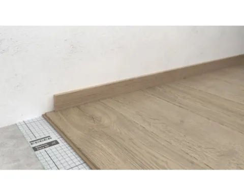 Laminat-Set 6qm Elva Eiche Natur EL2082 Landhausdiele 1292 x 193 x 8 mm bestehend aus Laminat, Sockelleisten und Trittschalldämmung