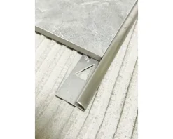 MIRAVA Viertelkreis Abschlussprofil Edelstahl gebürstet 300 cm x 8 mm
