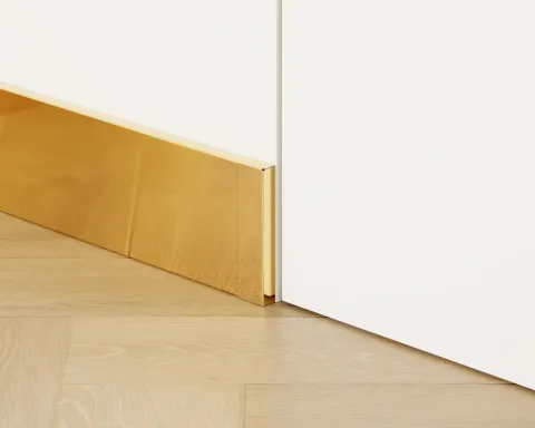 Rechtes, modulbares Außeneck FCEP für FC-Stahl-Sockelleisten 12 mm x 30 mm x 100 mm - goldener spiegel