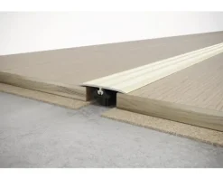SKANDOR Anpassungsprofil champagner eloxiert inkl. Dübel 2,5x34x900 mm