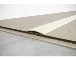 SKANDOR Anpassungsprofil champagner eloxiert selbstklebend 4,5x40x900 mm