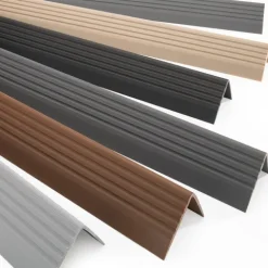 Treppenkantenprofil Selbstklebend 50x42 mm - Treppenprofil PVC für Treppenstufen, Treppenkantenschutz mit Rillen - 70 cm, Schwarz-Silber