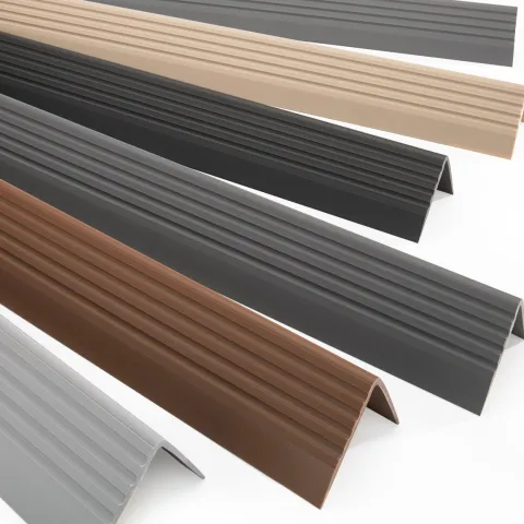 Treppenkantenprofil Selbstklebend 50x42 mm - Treppenprofil PVC für Treppenstufen, Treppenkantenschutz mit Rillen - 70 cm, Schwarz-Silber