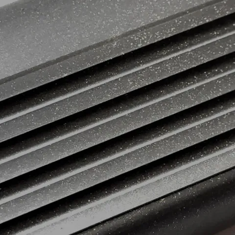Treppenkantenprofil Selbstklebend 40x25 mm, Treppenprofil PVC für Treppenstufen, Treppenkantenschutz mit Rillen, Antirutsch - 70 cm, Schwarz-Silber