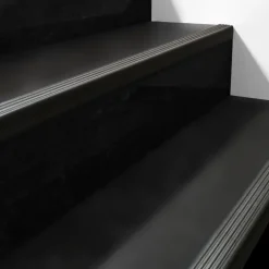 Treppenkantenprofil Selbstklebend 40x25 mm, Treppenprofil PVC für Treppenstufen, Treppenkantenschutz mit Rillen, Antirutsch - 70 cm, Schwarz-Silber