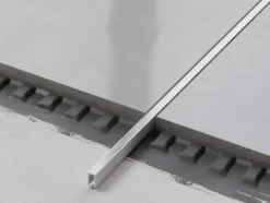 U-Profil aus rostfreiem Stahl geschliffen 5mm x 2700mm - Satiniertes Silber